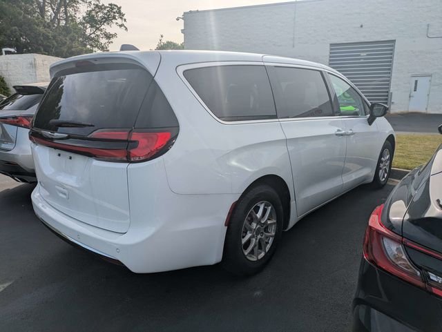 Used 2024 White Chrysler Touring L image 3