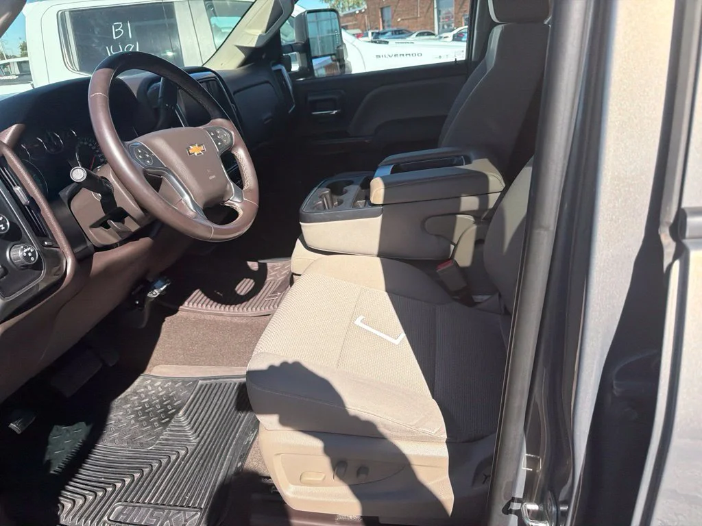 Used 2017 Gray Chevrolet LT image 10