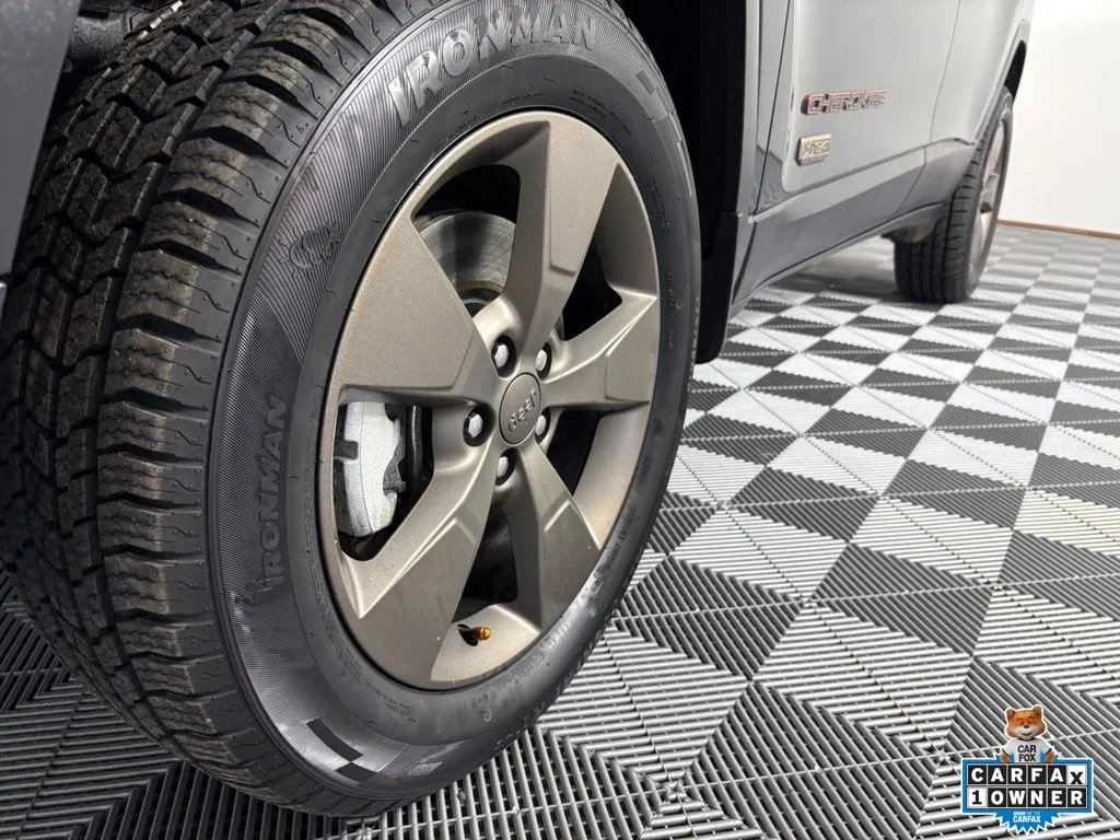 Used 2017 Rhino Clearcoat Jeep Latitude image 14
