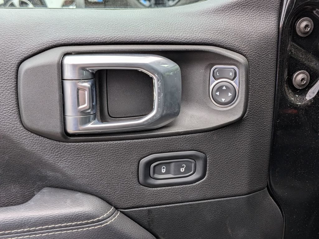 Used 2022 Black Jeep Unlimited Sahara image 12