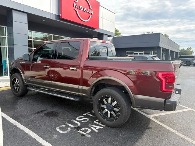 Used 2017  Ford Lariat image 2