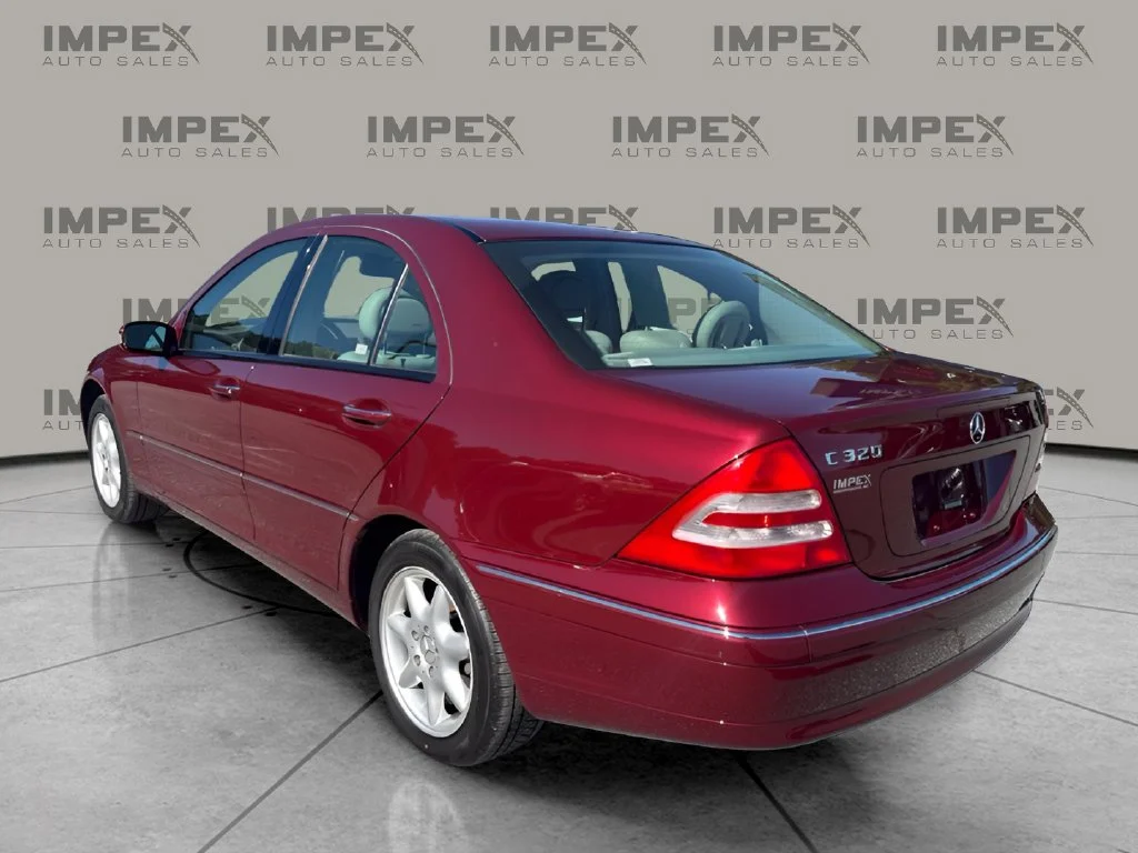 Used 2004 Red Mercedes-Benz C 320 image 3