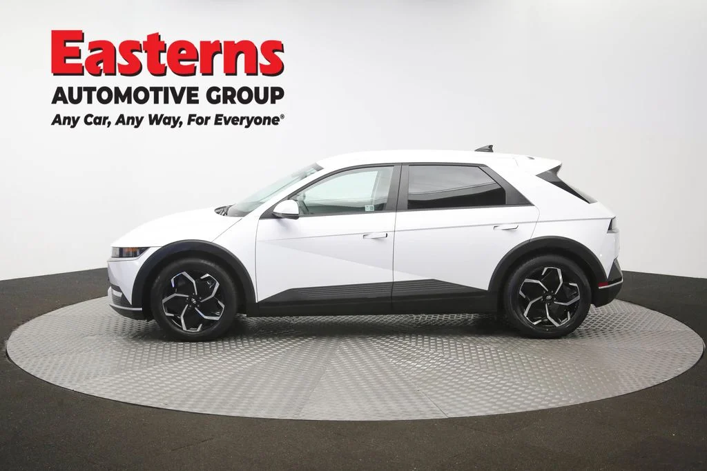 Used 2024 White Hyundai SEL image 57