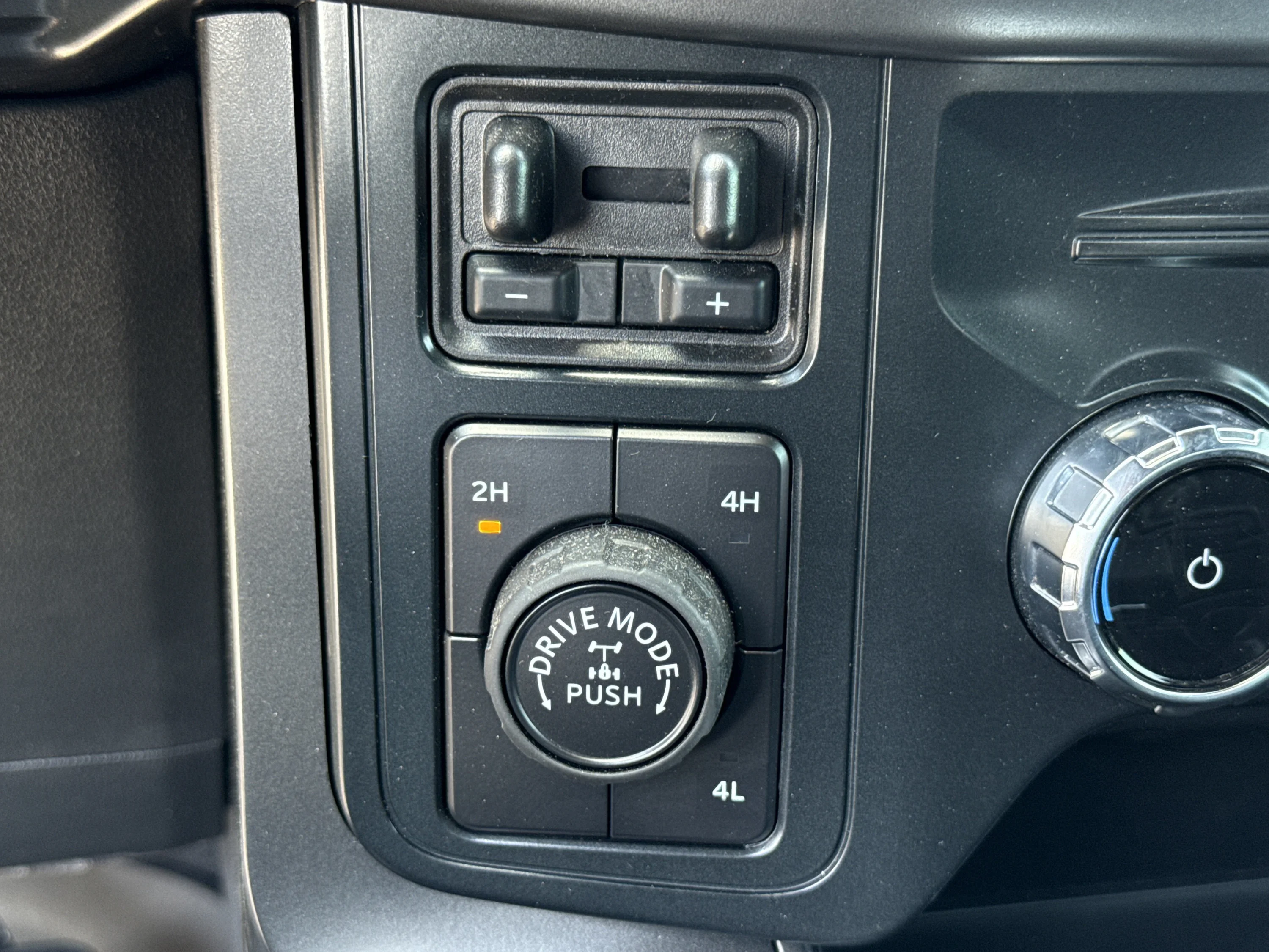 Used 2025 Carbonized Gray Metallic Ford Tremor image 34