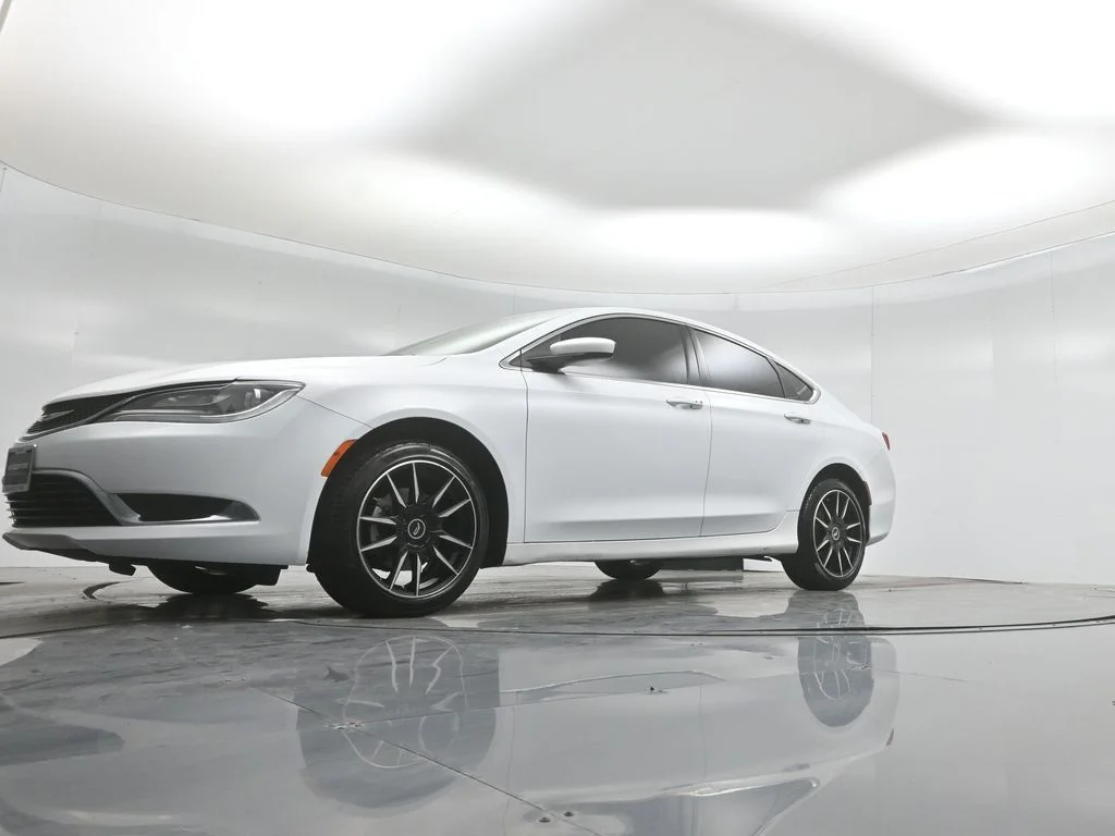 Used 2015 White Chrysler Limited image 40