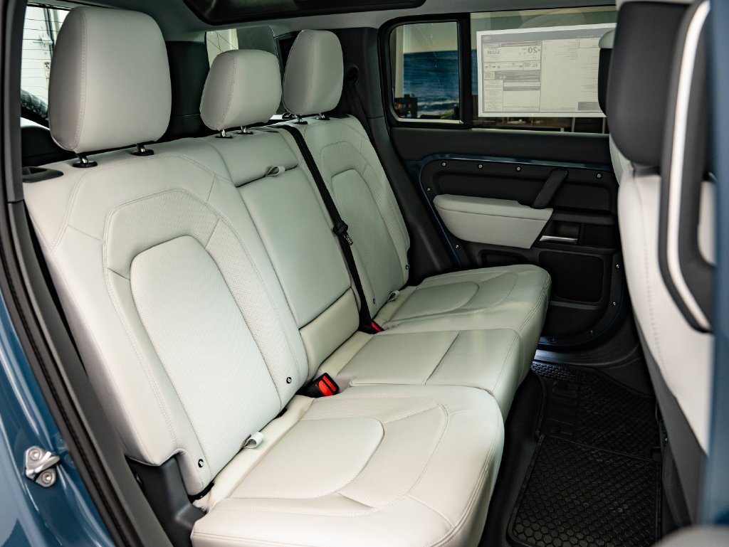 New 2026 Tasman Blue Land Rover X-Dynamic SE image 45