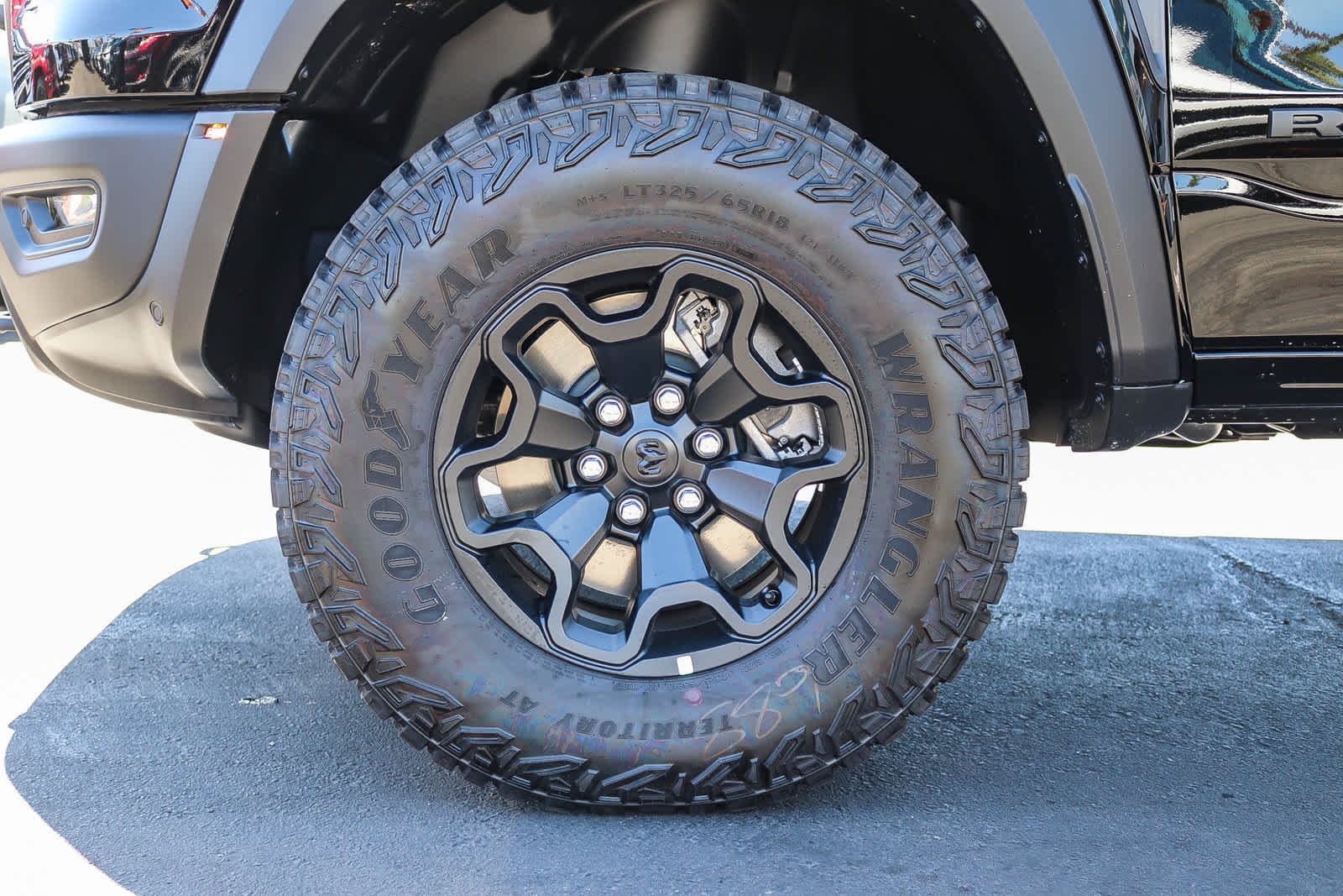 New 2026 Diamond Black Crystal Pearl-Coat Exterior Paint RAM RHO image 10