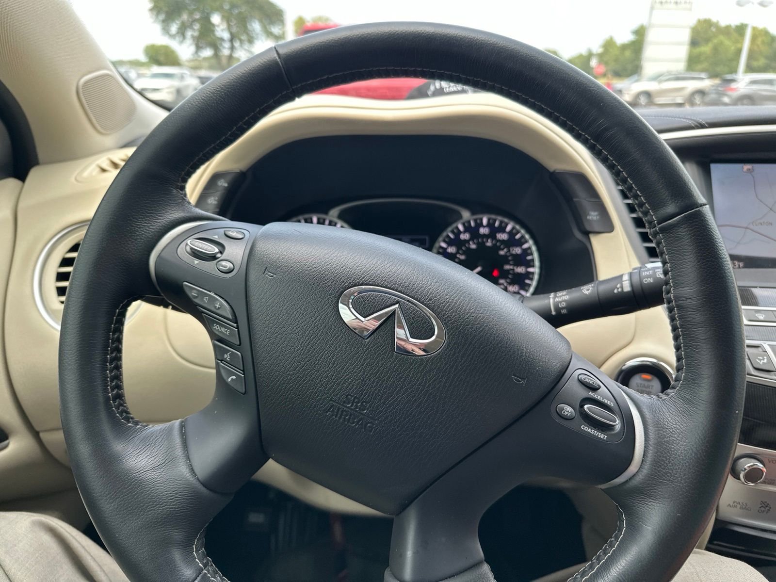Used 2020 White INFINITI LUXE image 15