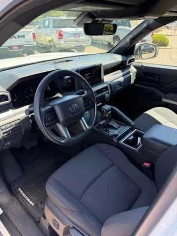2025 Toyota Tacoma SR5 - Photo 15