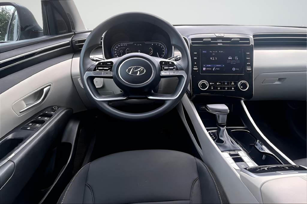 Used 2022 Silver Hyundai SEL image 8