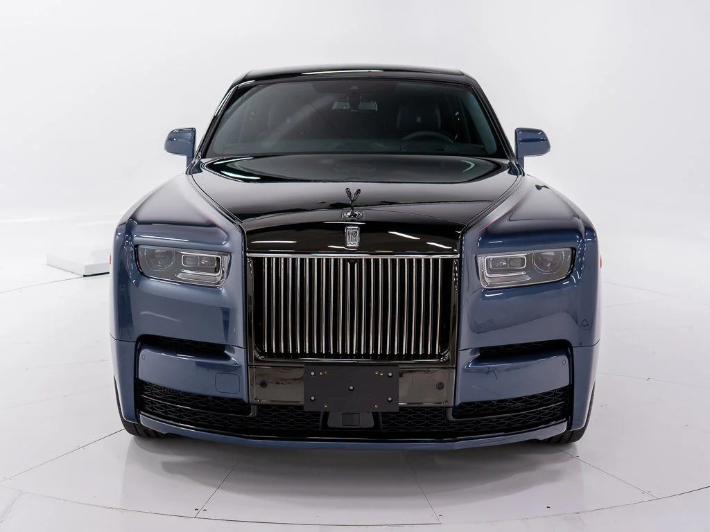 Used 2026 Black Diamond over Iguazu Blue Rolls-Royce  image 8