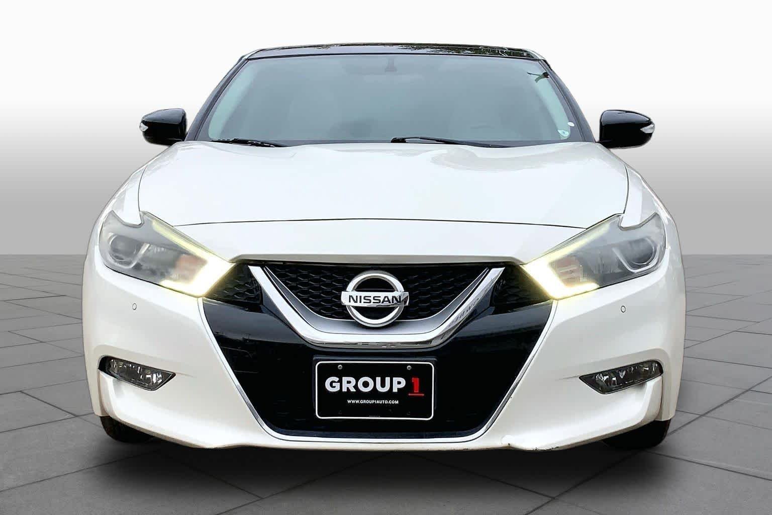 Used 2017 Pearl White Nissan SL image 4