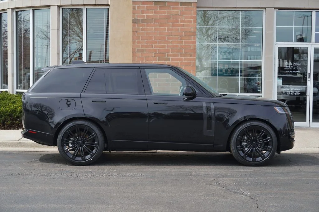 New 2026 Santorini Black Land Rover SE image 8