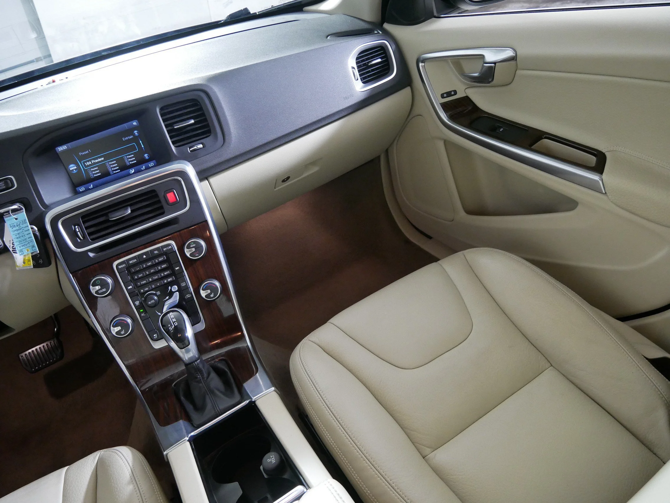 Used 2014 Seashell Metallic Volvo T5 image 11