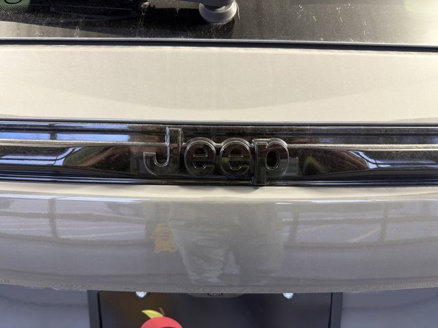 New 2027 Gray Jeep Altitude image 9
