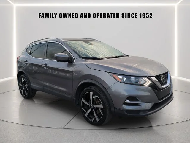 Used 2020 Gray Nissan SL image 6