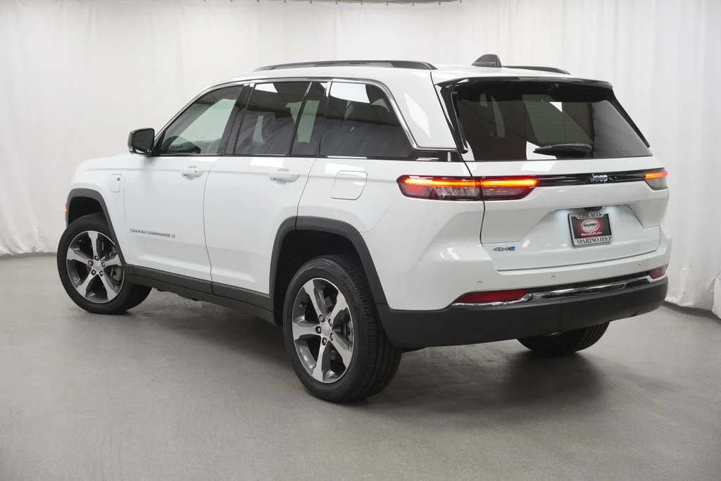 Used 2022 White Jeep 4xe image 15