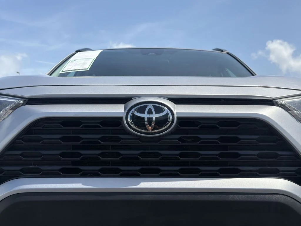 Used 2021 Silver Toyota XLE image 38