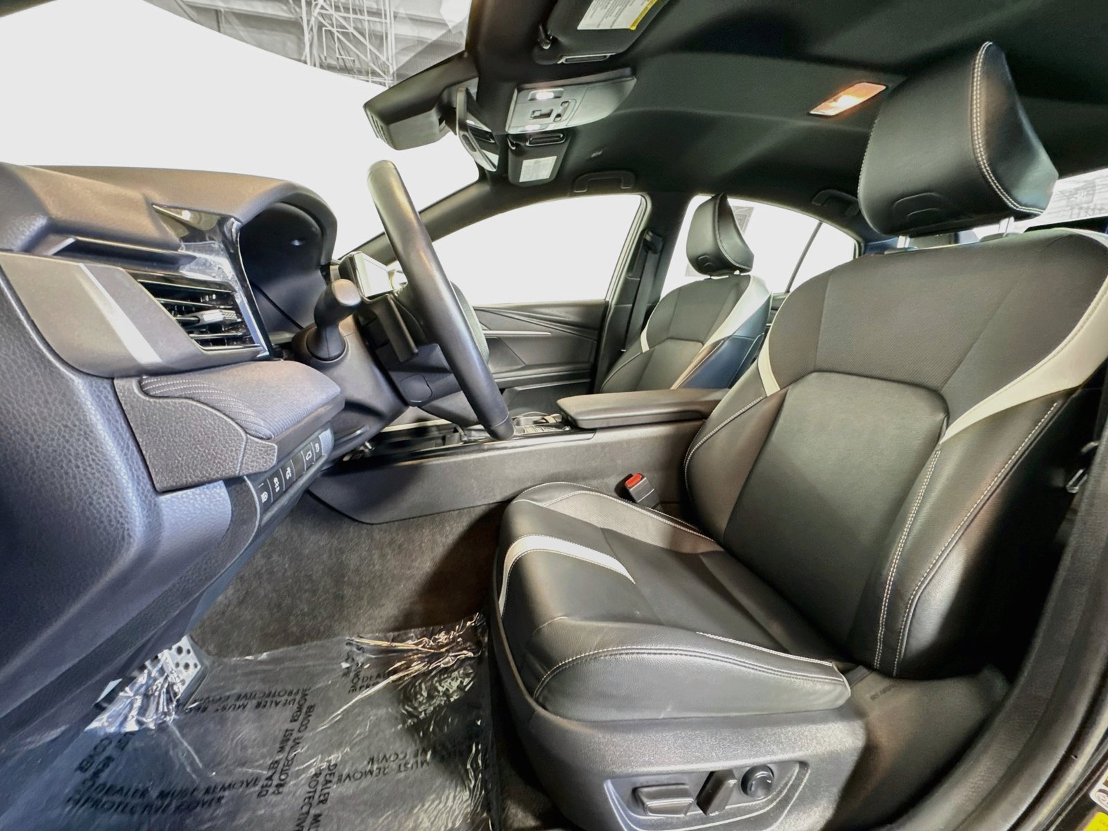 Used 2025 Midnight Black Metallic Toyota SE image 5