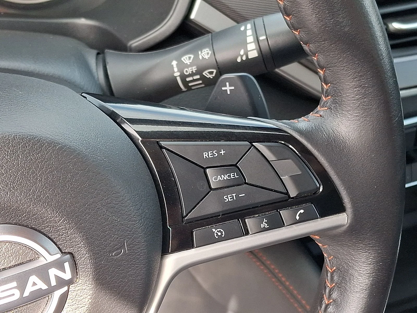 Used 2025 Black Nissan 2.5 SR image 21