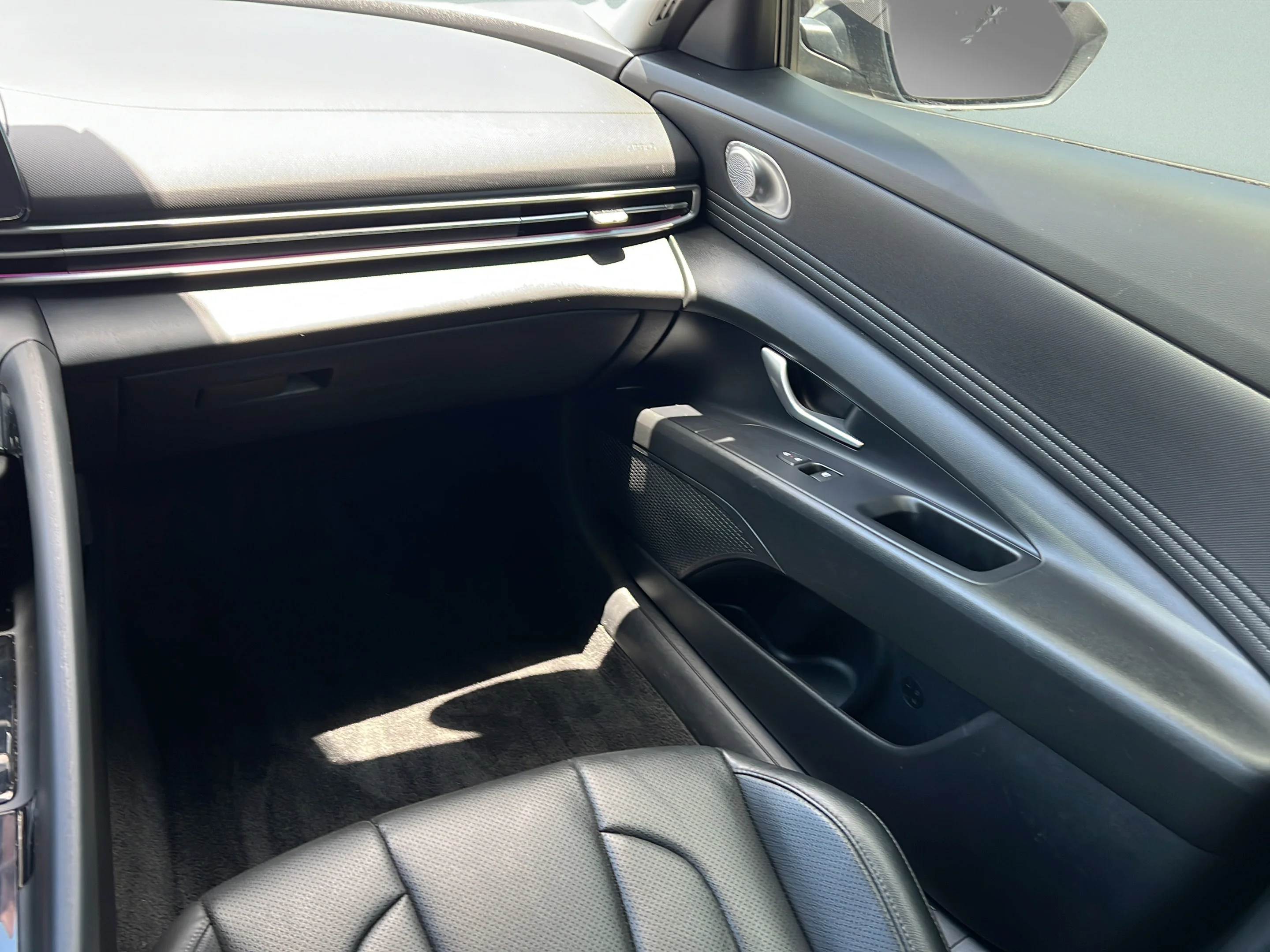 Used 2024 Fluid Metal Hyundai Limited image 12