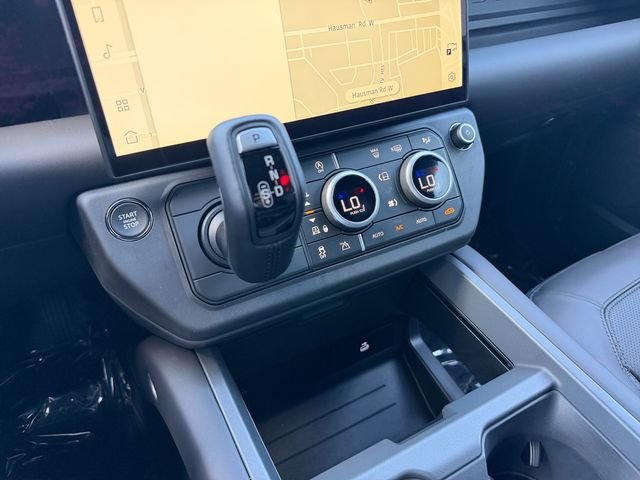 New 2026 Woolstone Green Land Rover X-Dynamic SE image 24
