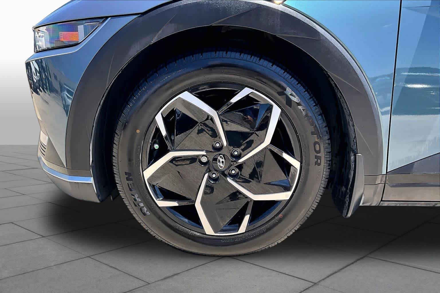 Used 2023 Digital Teal Hyundai SEL image 9