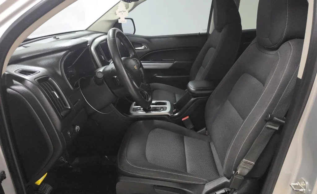 Used 2019 Silver Chevrolet LT image 17
