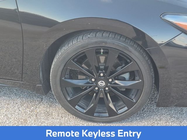 Used 2019 Black Nissan SR image 9