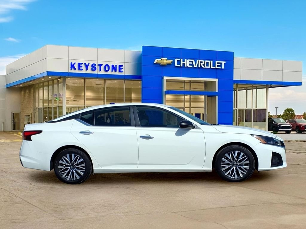2025 Nissan Altima SV - Photo 8