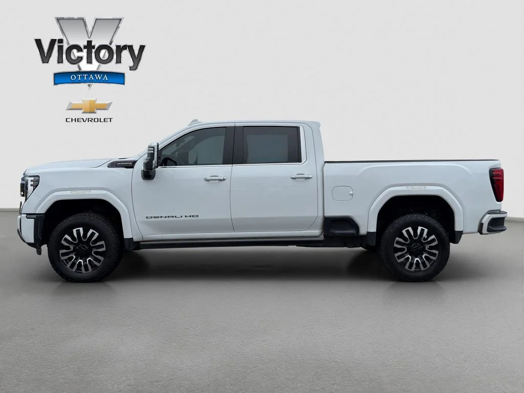 Used 2024 White GMC Denali Ultimate image 3
