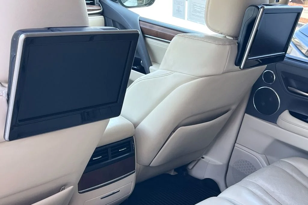 Used 2017  Lexus 570 image 18