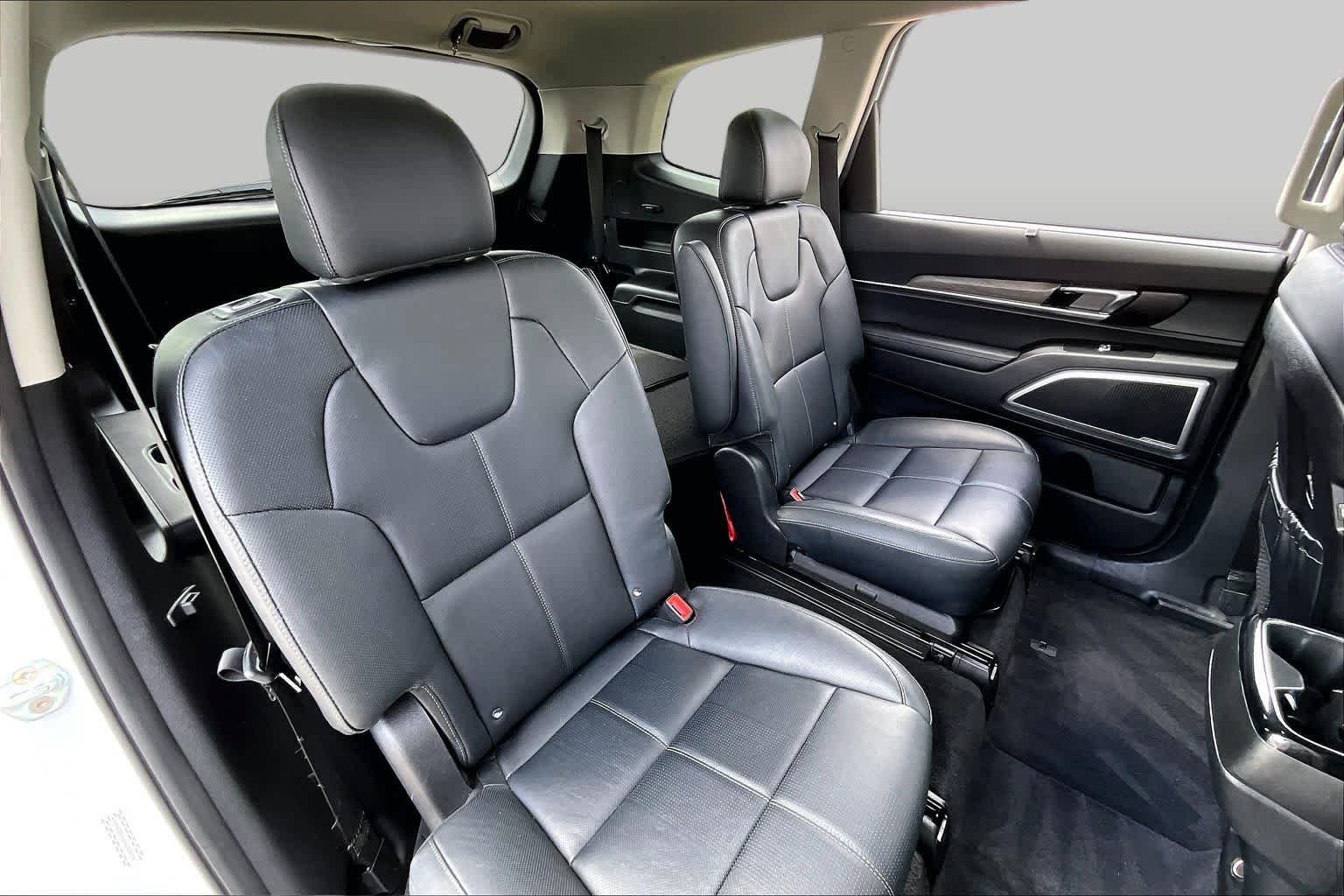 Used 2022 Glacial White Pearl Kia EX image 18