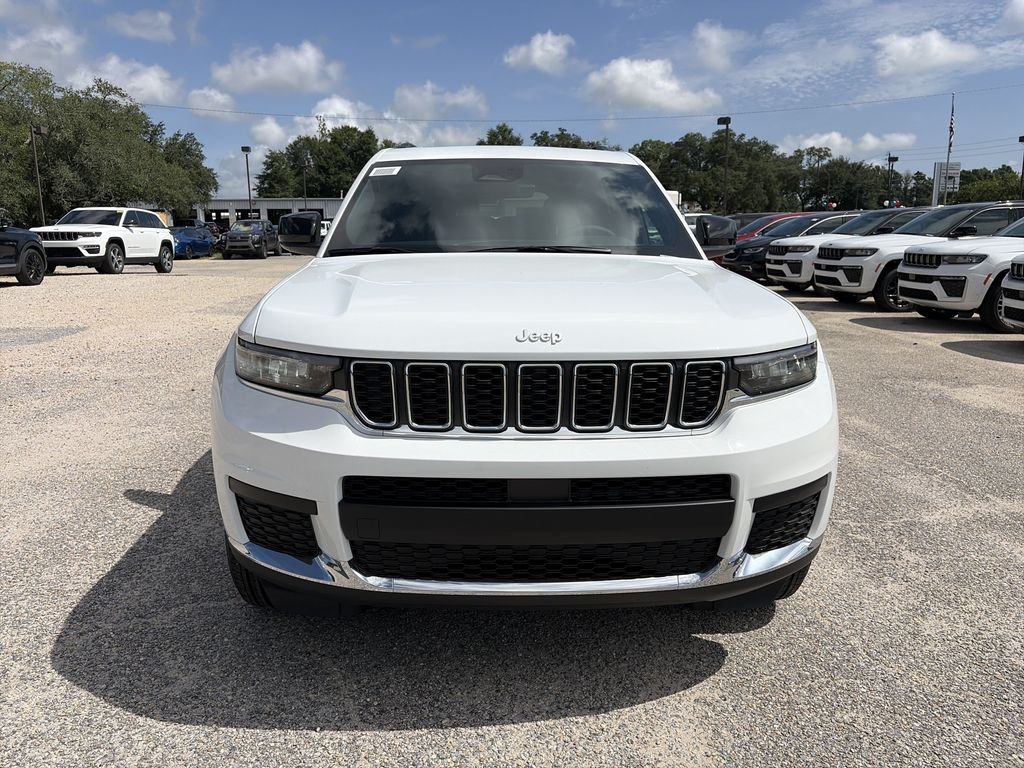 New 2026 Bright White Clear-Coat Exterior Paint Jeep Laredo X image 9