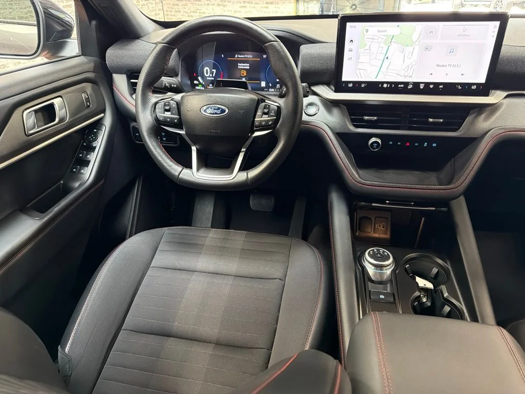 Used 2025 Carbonized Gray Metallic Ford ST-Line image 17