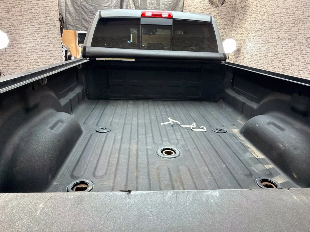 Used 2022 Billet Silver Metallic Clearcoat Ram Laramie image 13