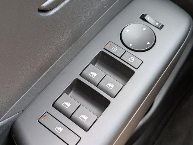 2025 Hyundai Kona SEL Convenience - Photo 22