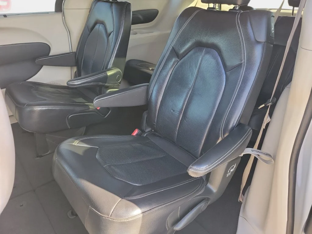 Certified Used 2022 White Chrysler Touring L image 16