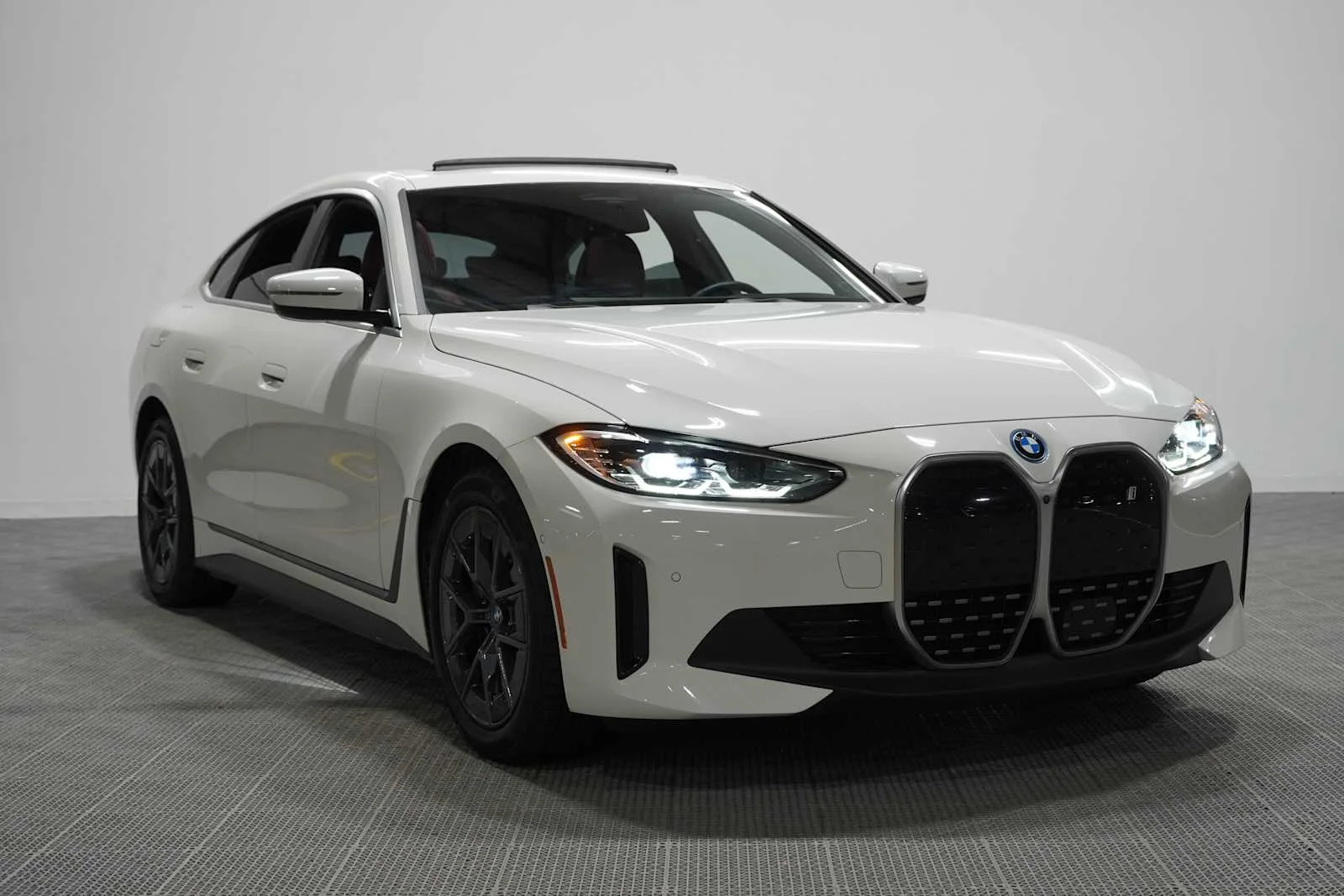 Certified Used 2024 Alpine White BMW eDrive35 image 3