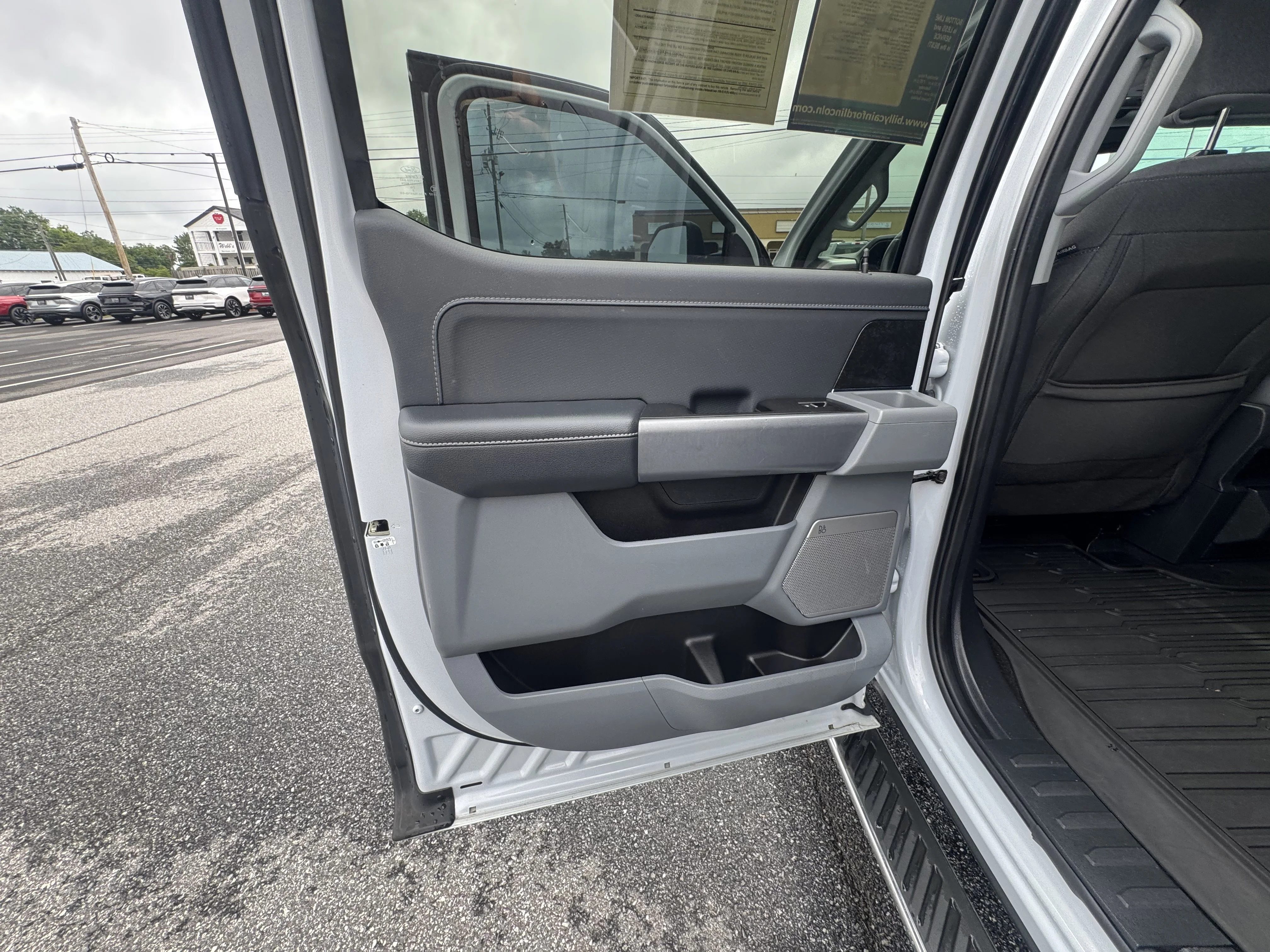 Used 2022 Oxford White Clearcoat Ford XLT image 8