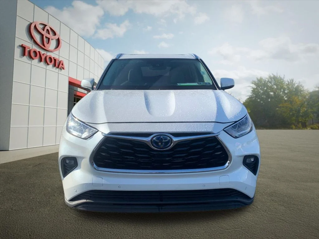Used 2020 White Toyota Limited image 8