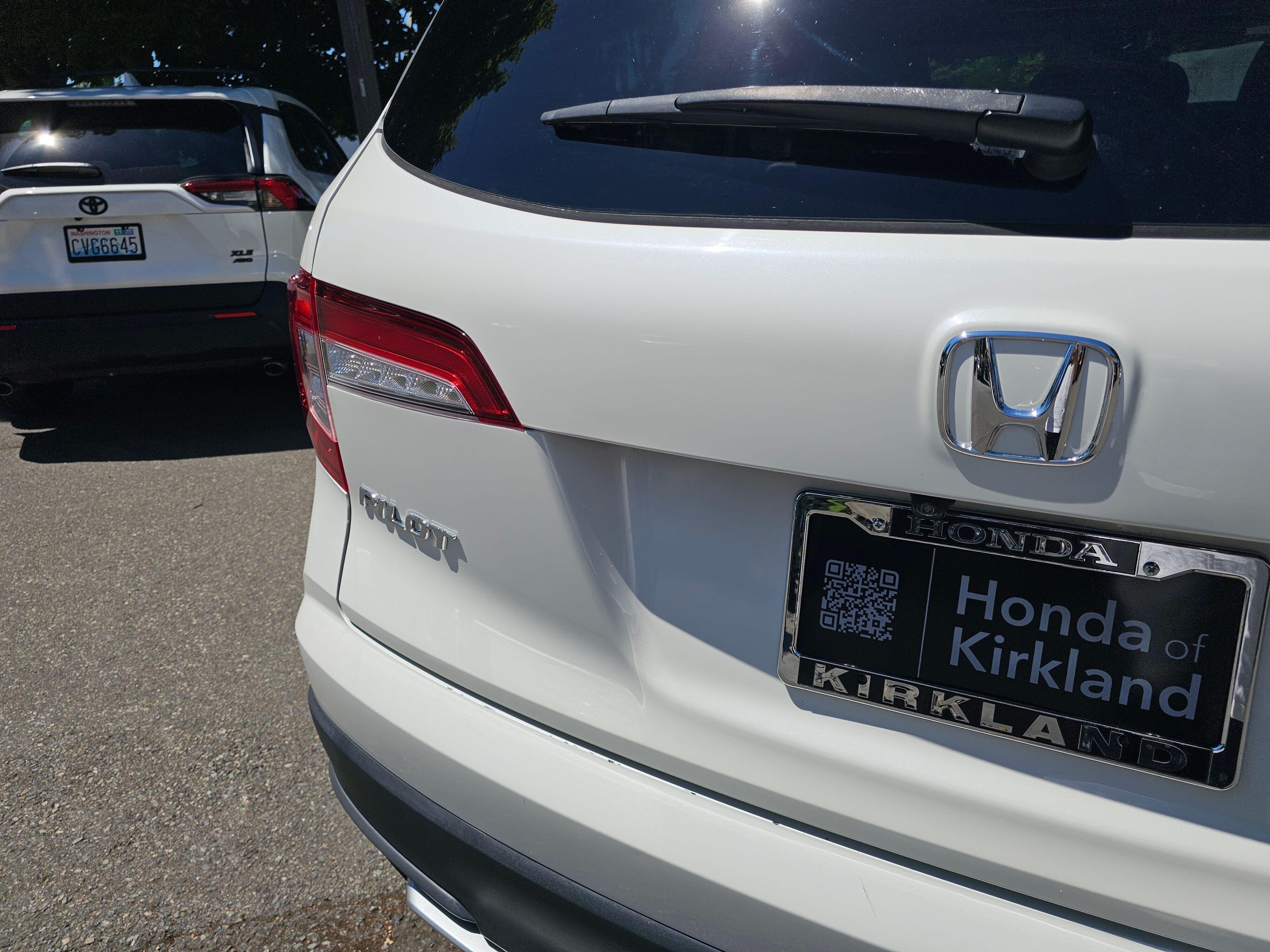 Used 2019 White Diamond Pearl Honda EX-L image 16