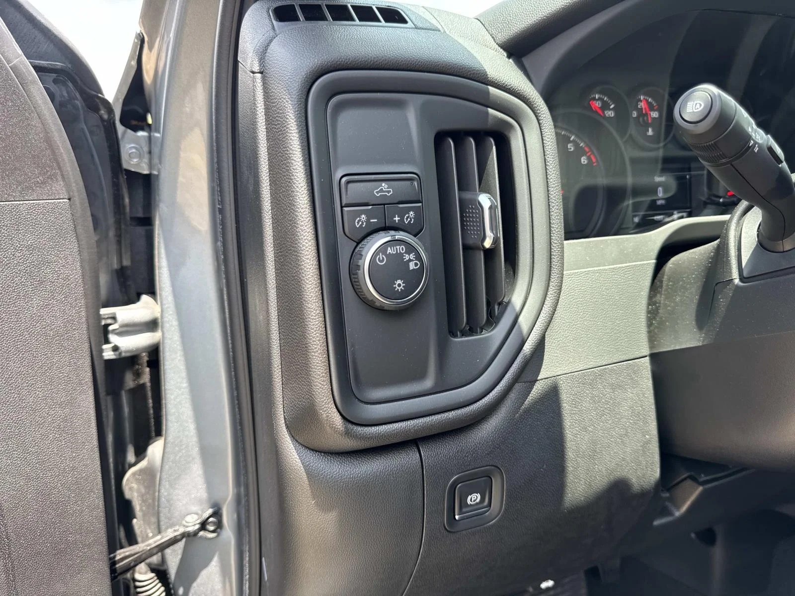 Used 2024 STERLING GRAY MET Chevrolet Custom image 20