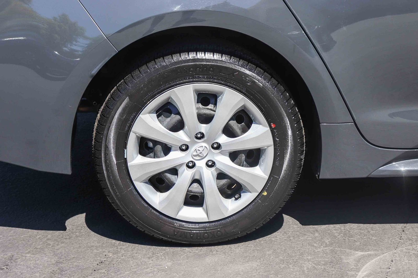 Used 2025 Underground Toyota LE image 9