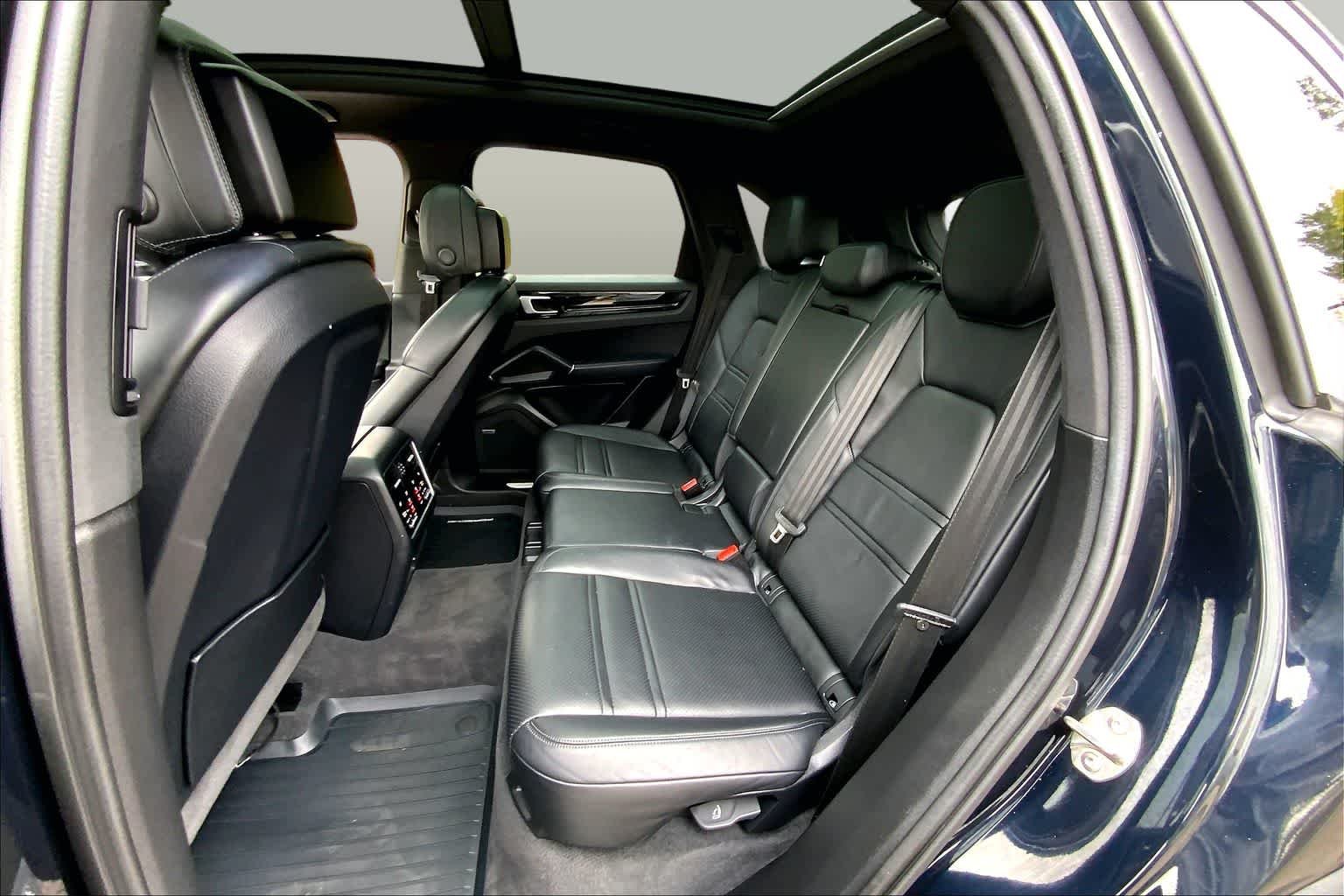 2022 Porsche Cayenne Base - Photo 19