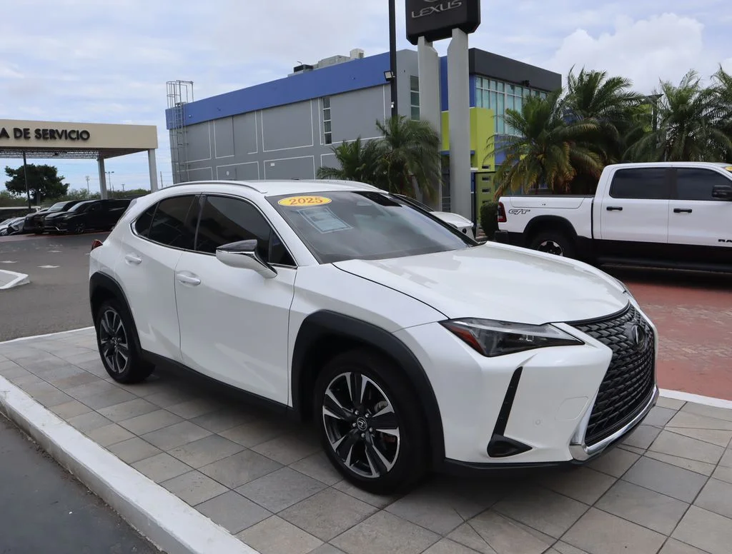 Used 2025 White Lexus 300h image 3