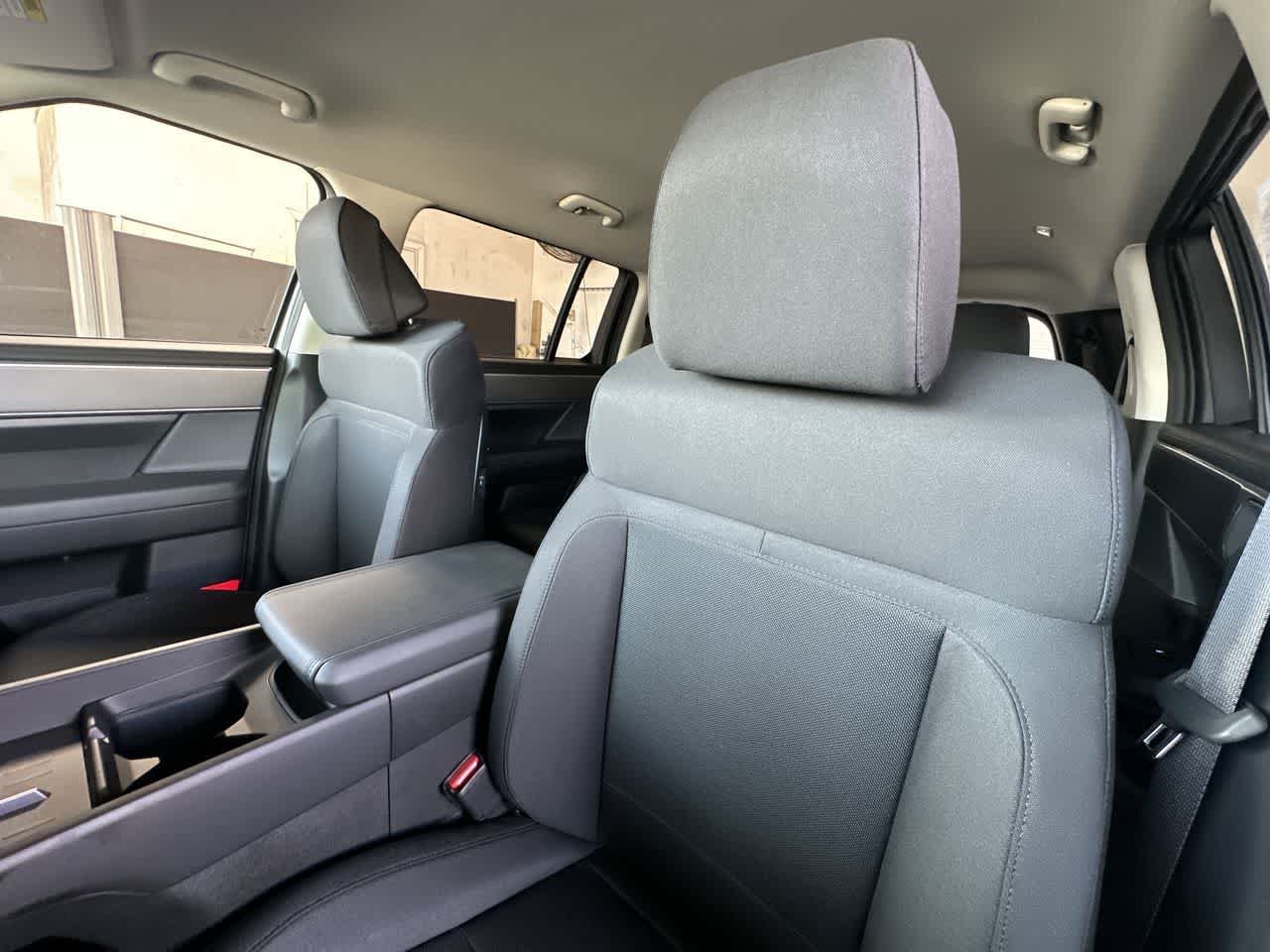 New 2026 Shimmering Silver Hyundai SE FWD image 14