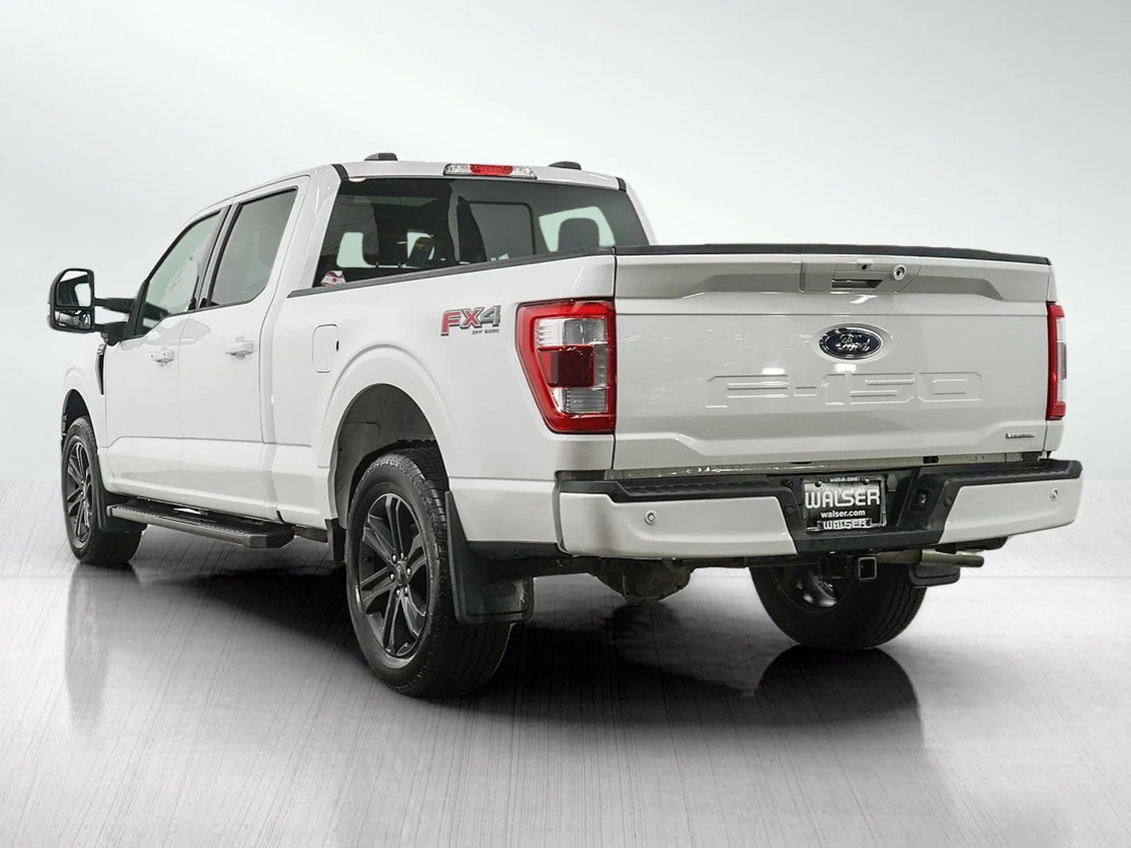 Used 2023  Ford Lariat image 3