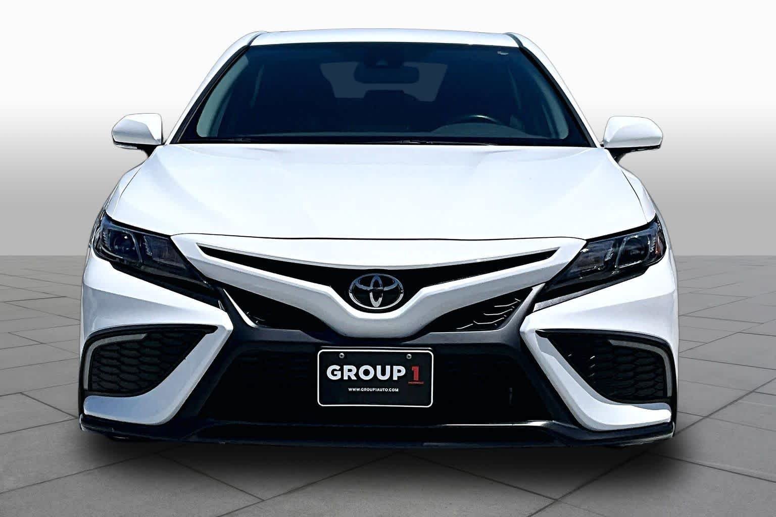 Used 2023 Ice Cap Toyota SE image 4