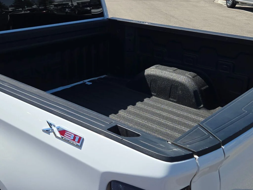 Used 2023 White GMC SLE image 17